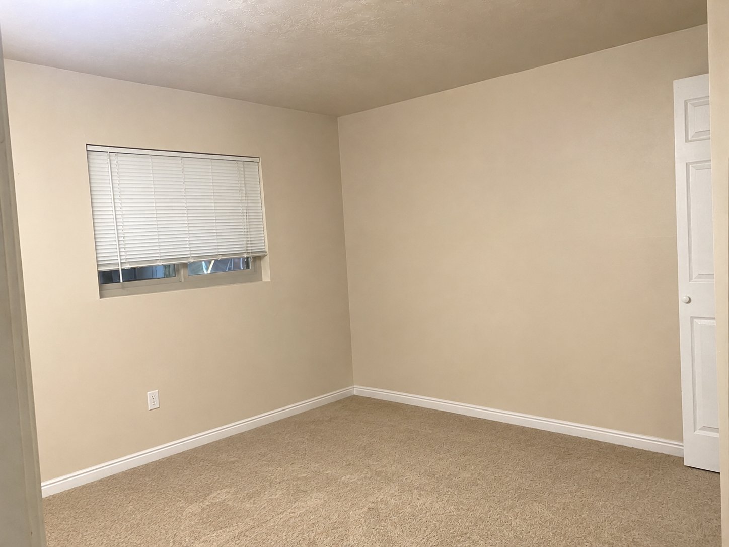 Sandy Single Room: 907 E 7905 S