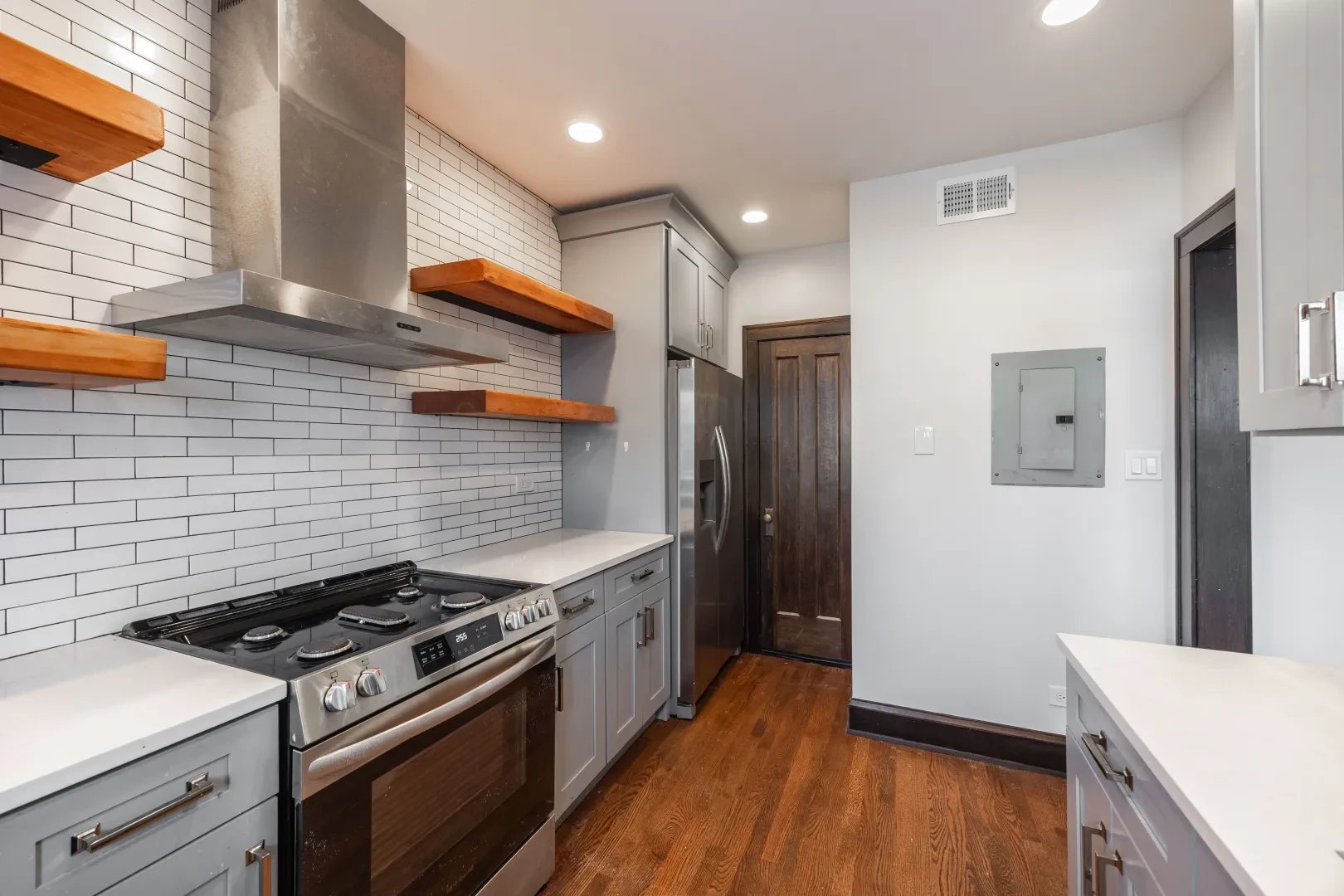 Chicago Apartment: 2624 West Devon Avenue