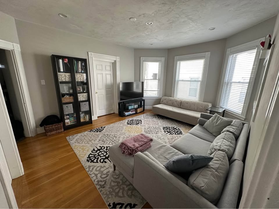 Somerville Condo: 166 Glen St