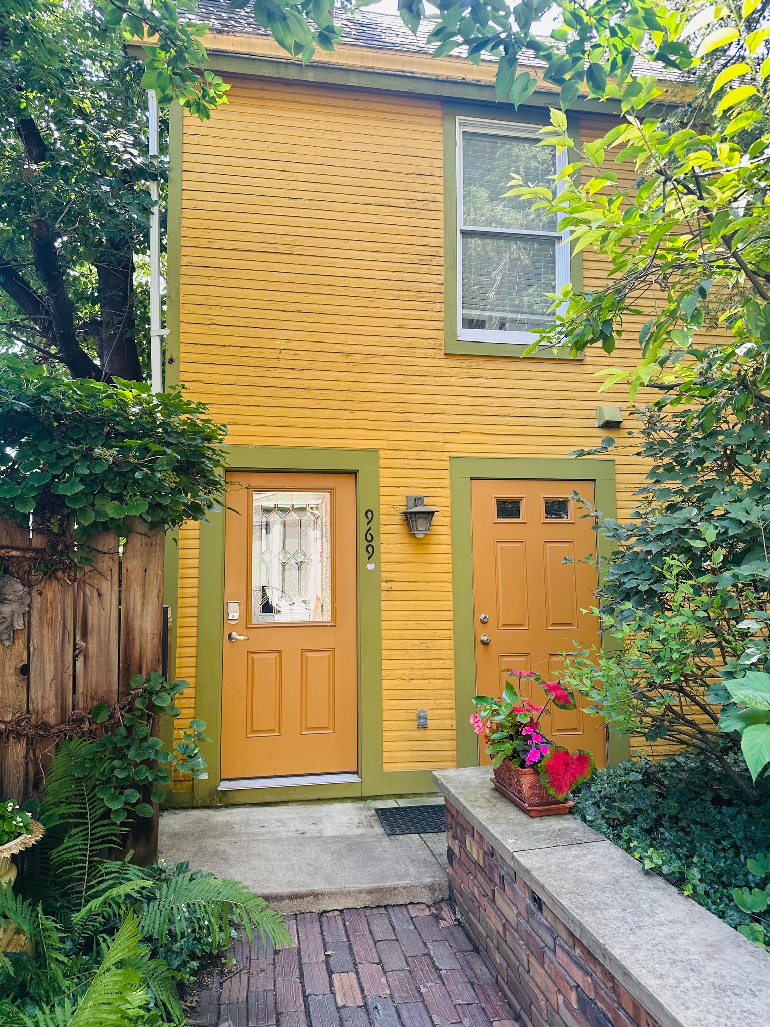 Columbus House: 969 Neil Ave