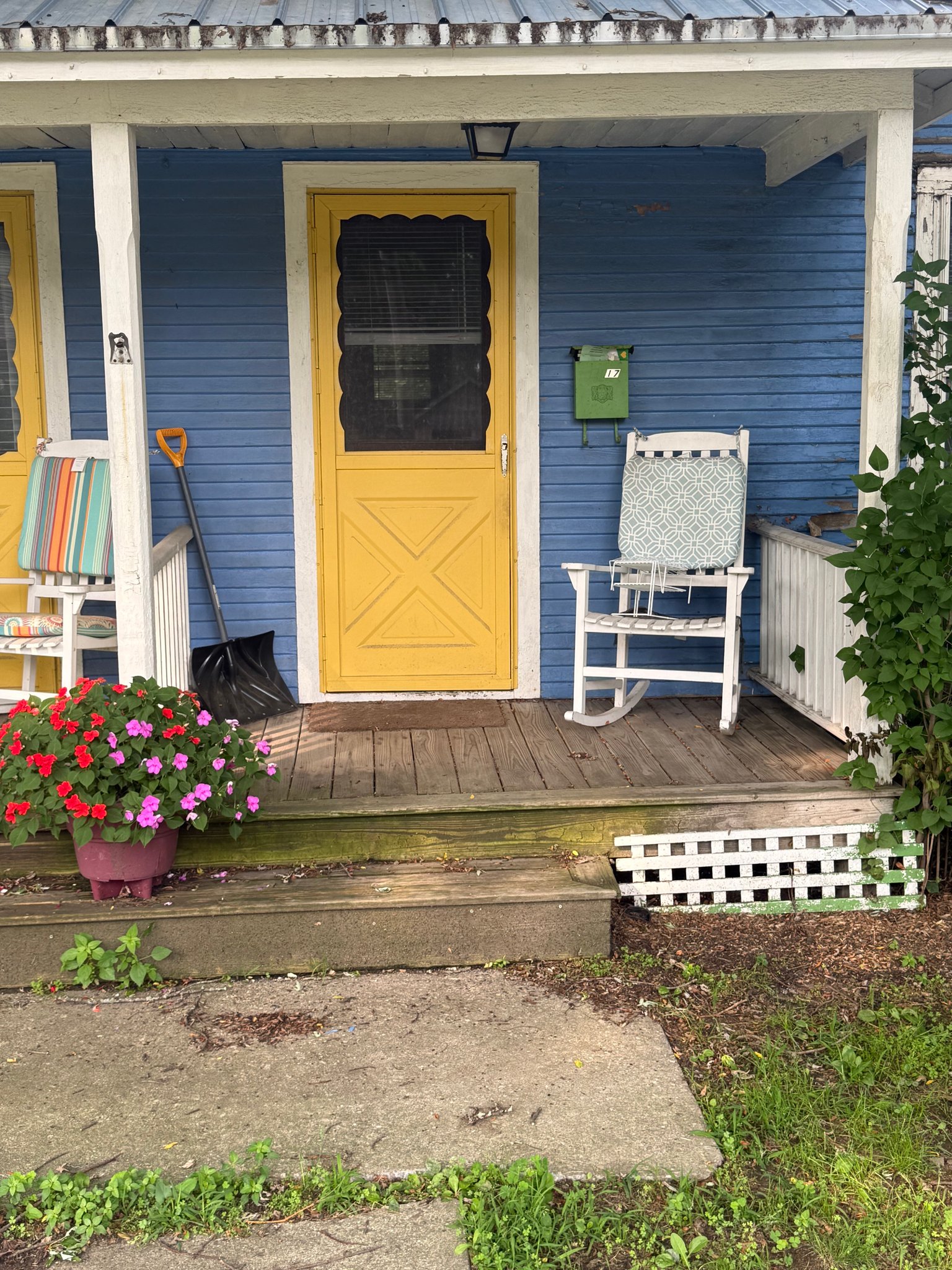 Essex Junction Apartment: 17 North street