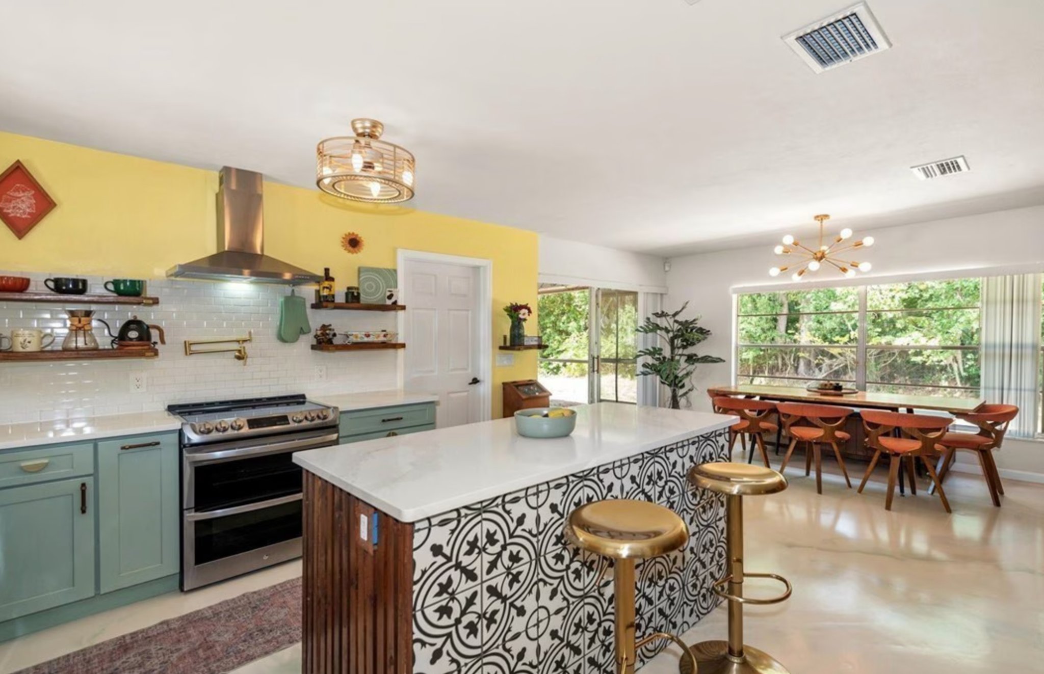 North Fort Myers House: 2431 N Westwood Dr