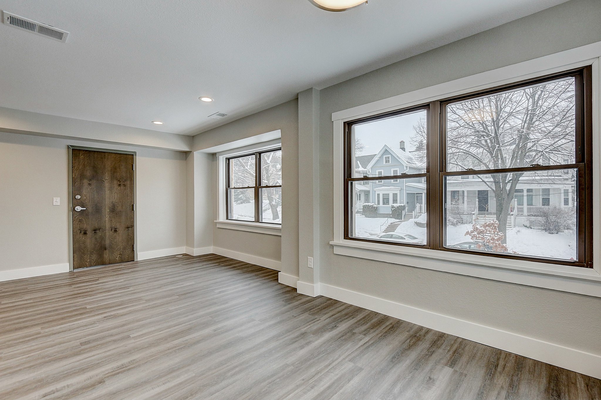 Milwaukee Apartment: 2105 N Booth St