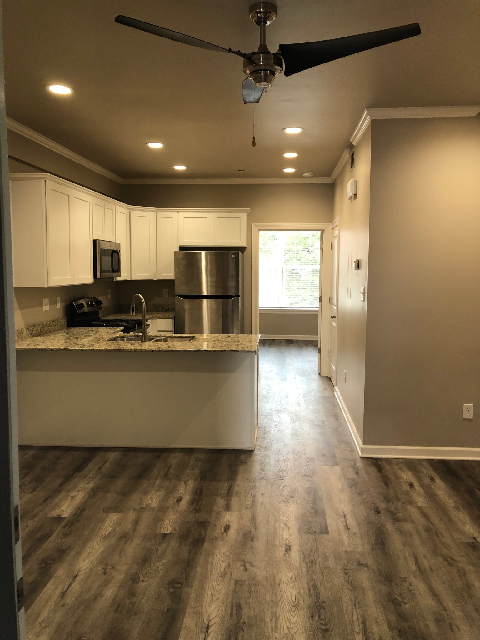 Lafayette Apartment: 305 West Second St