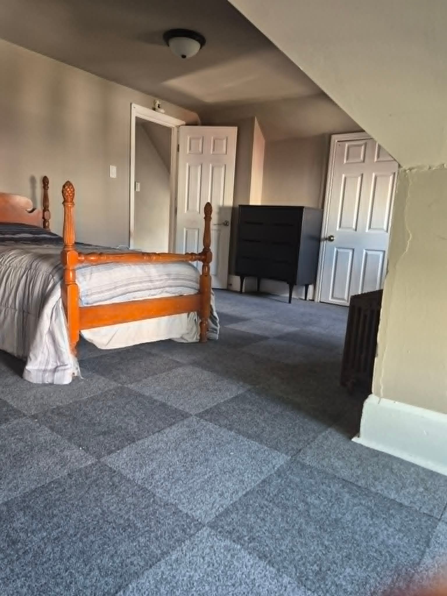 New Kensington Single Room: 869 Kenneth Ave