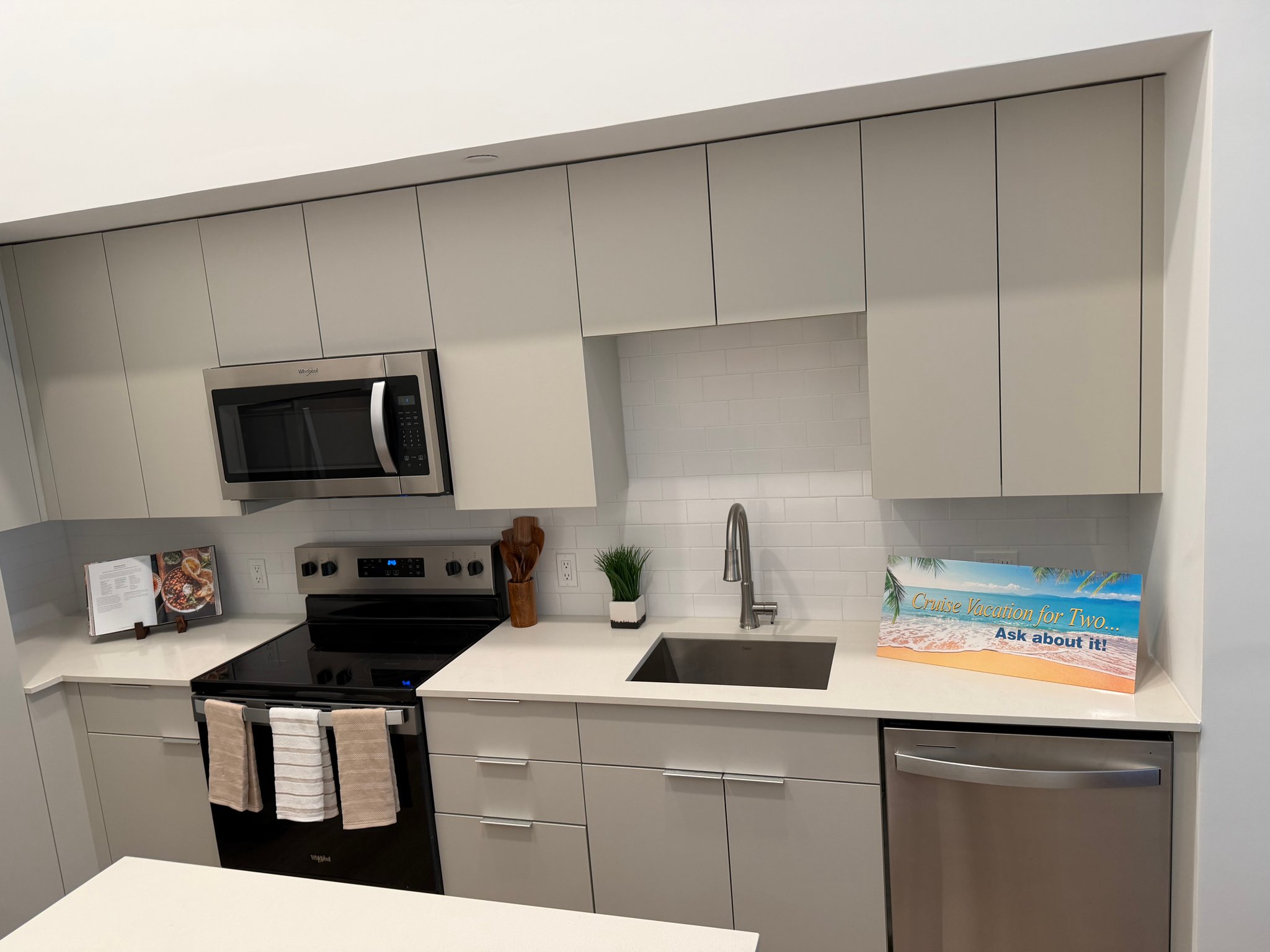Hollywood Condo: 303 S Federal Hwy
