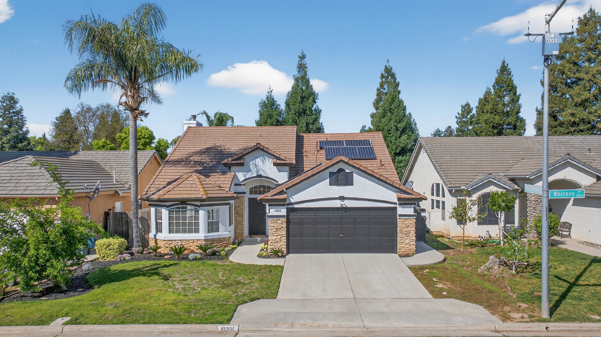 Fresno House: 10291 N Whitney Ave
