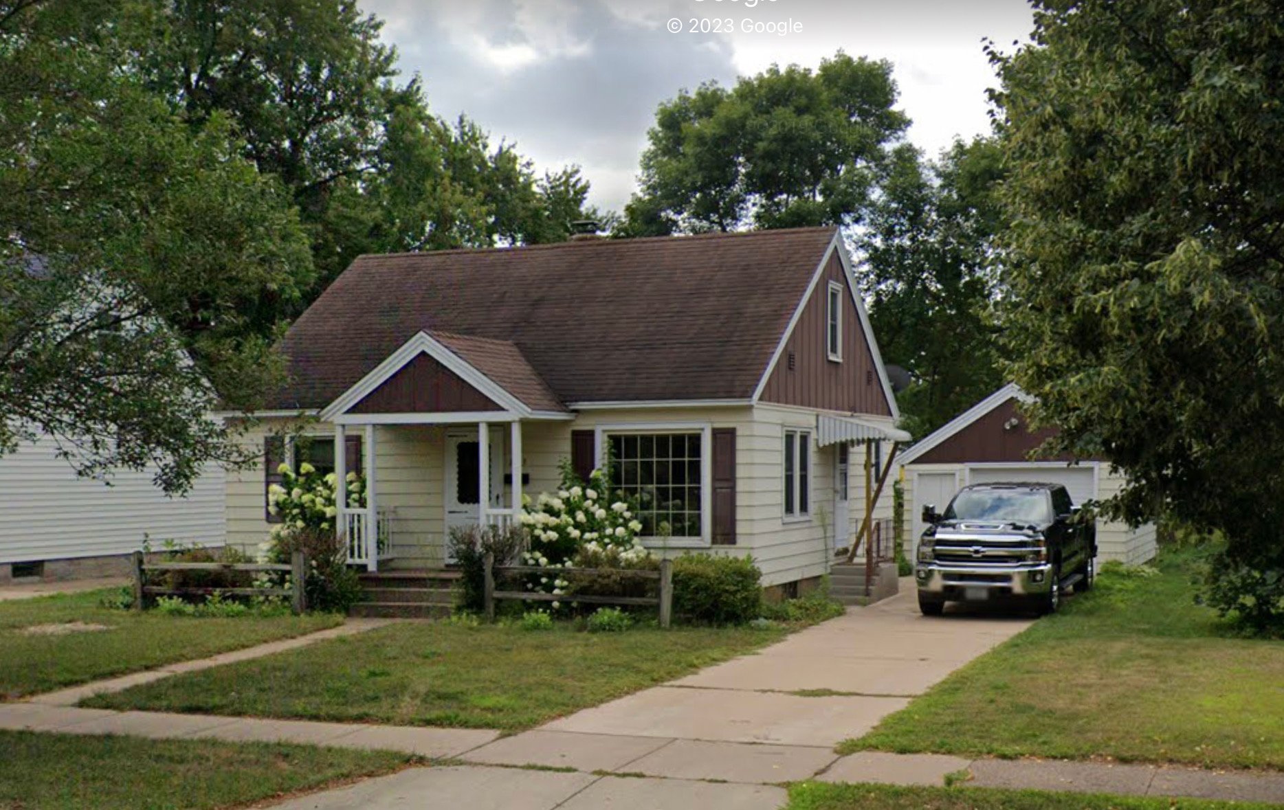 Eau Claire House: 1823 Highland Ave