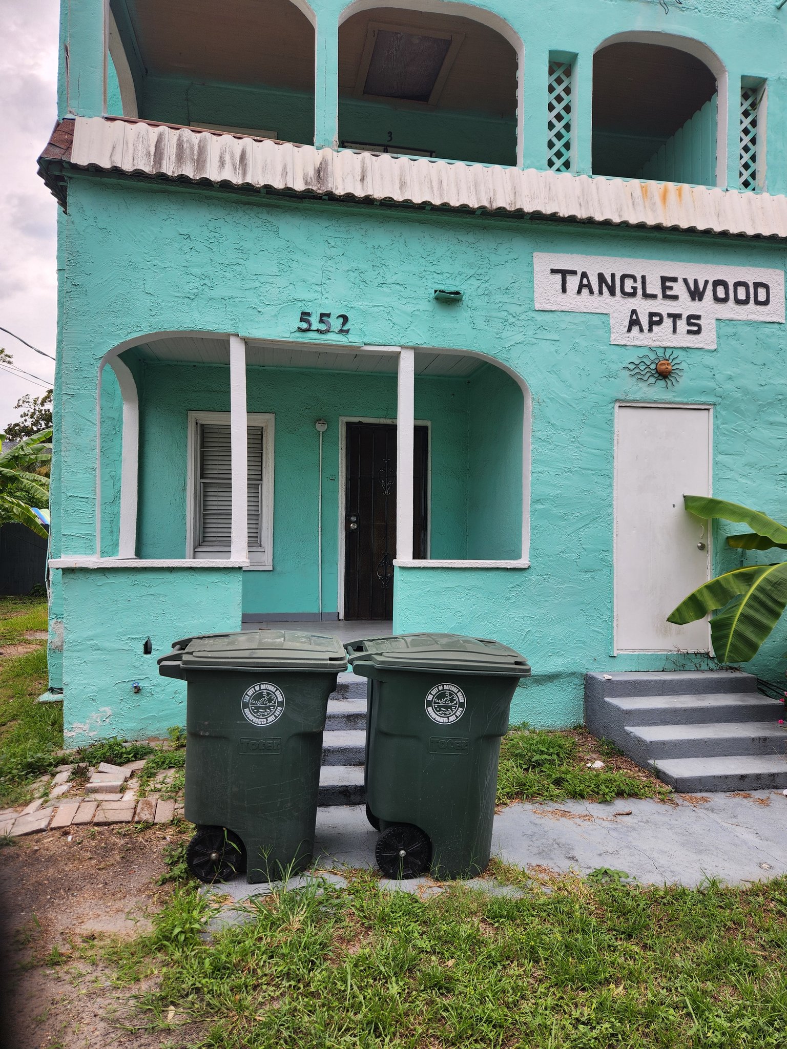 Daytona Beach Apartment: 552 Tanglewood St