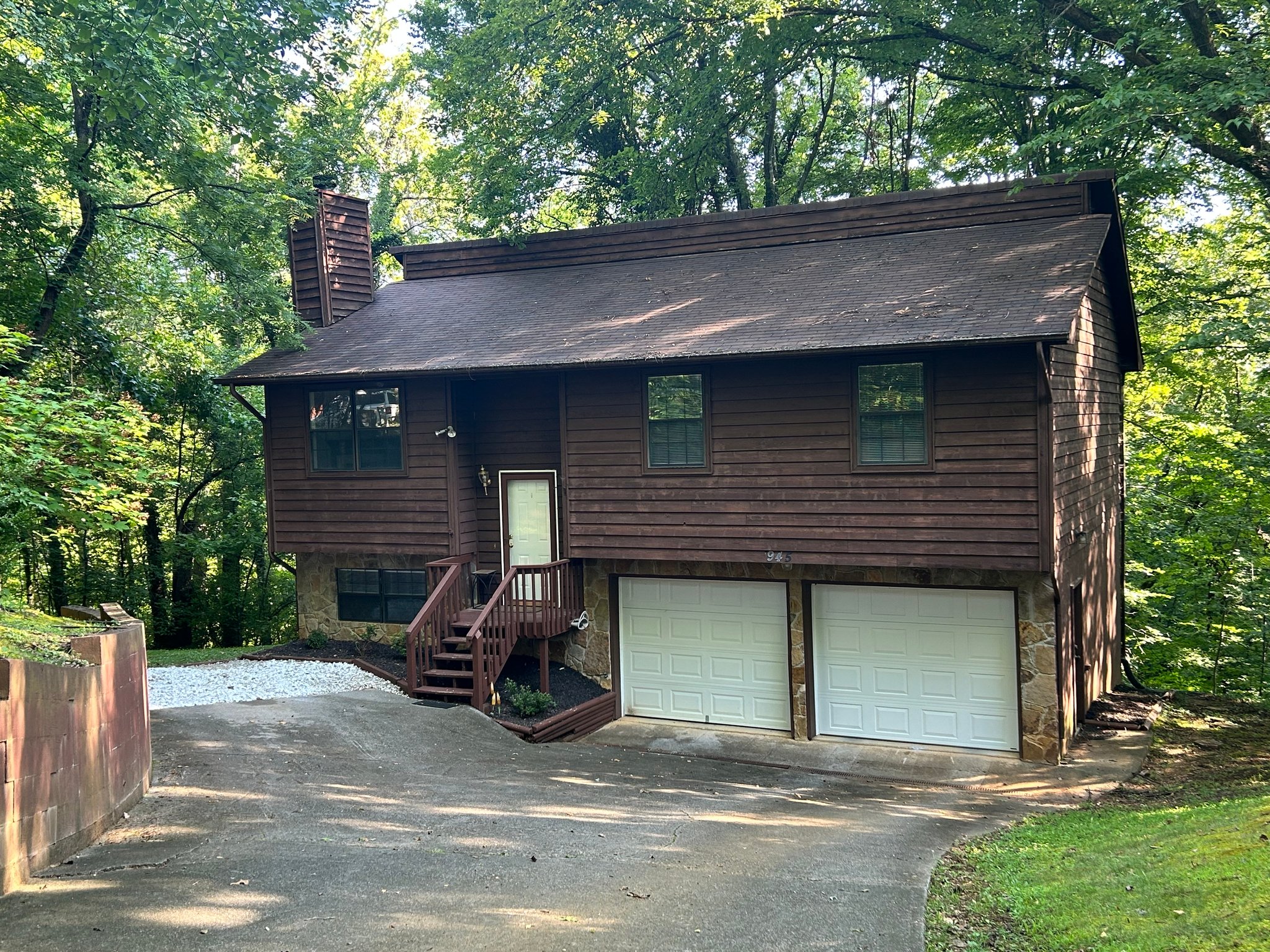Knoxville House: 945 Wildwood Garden Dr