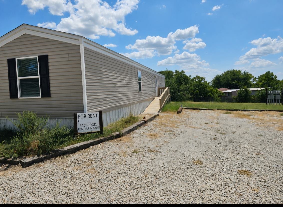 Azle House: 12179 FM 730 N