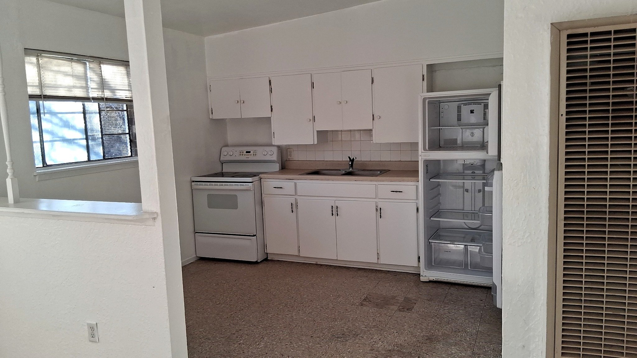 El Paso Apartment: 4429 Moonlight Ave