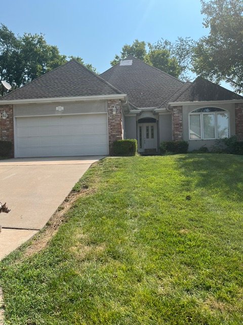 springfield House: 1142 S Carriage Ave