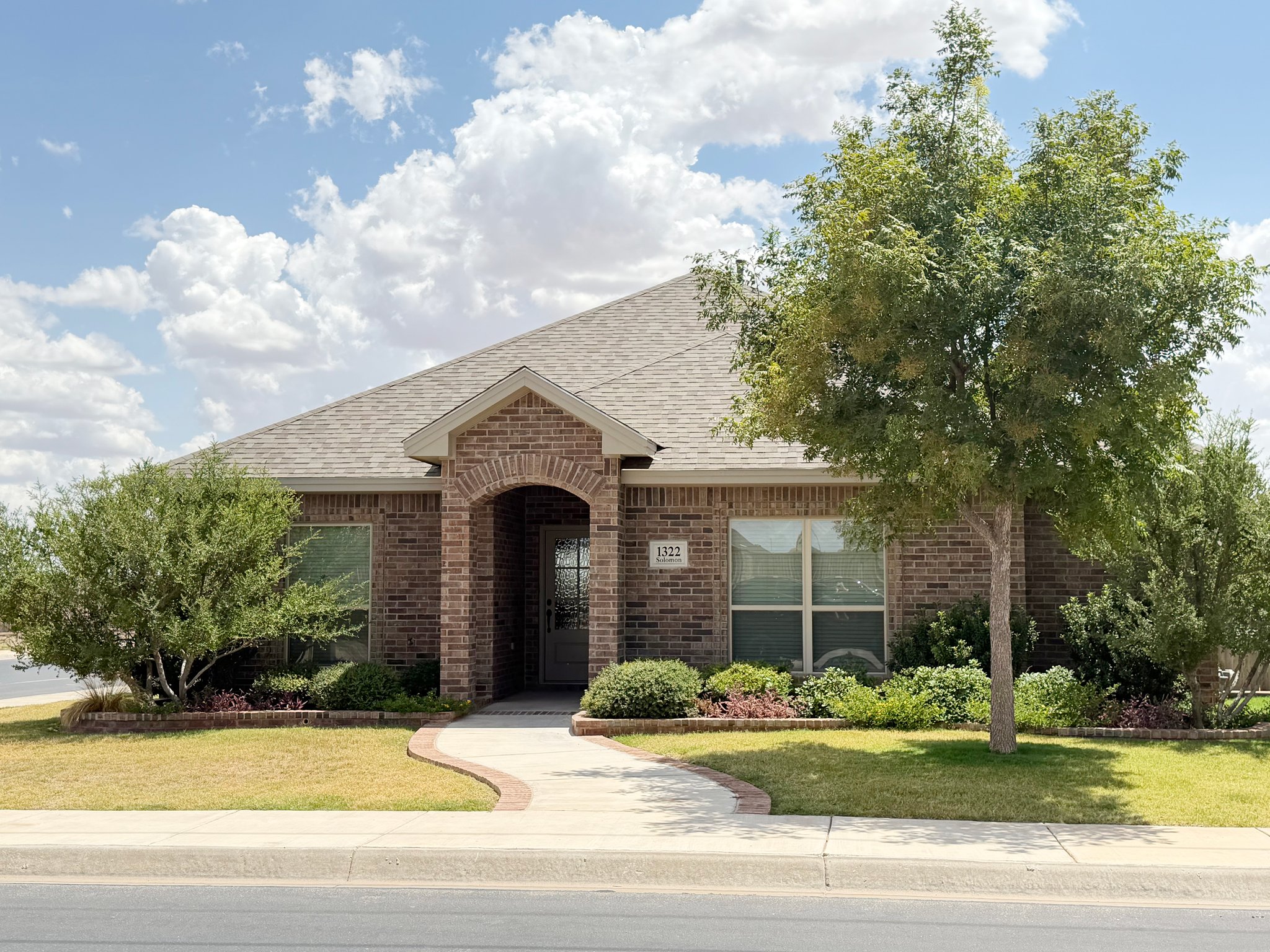 Midland House: 1322 Solomon Ln.