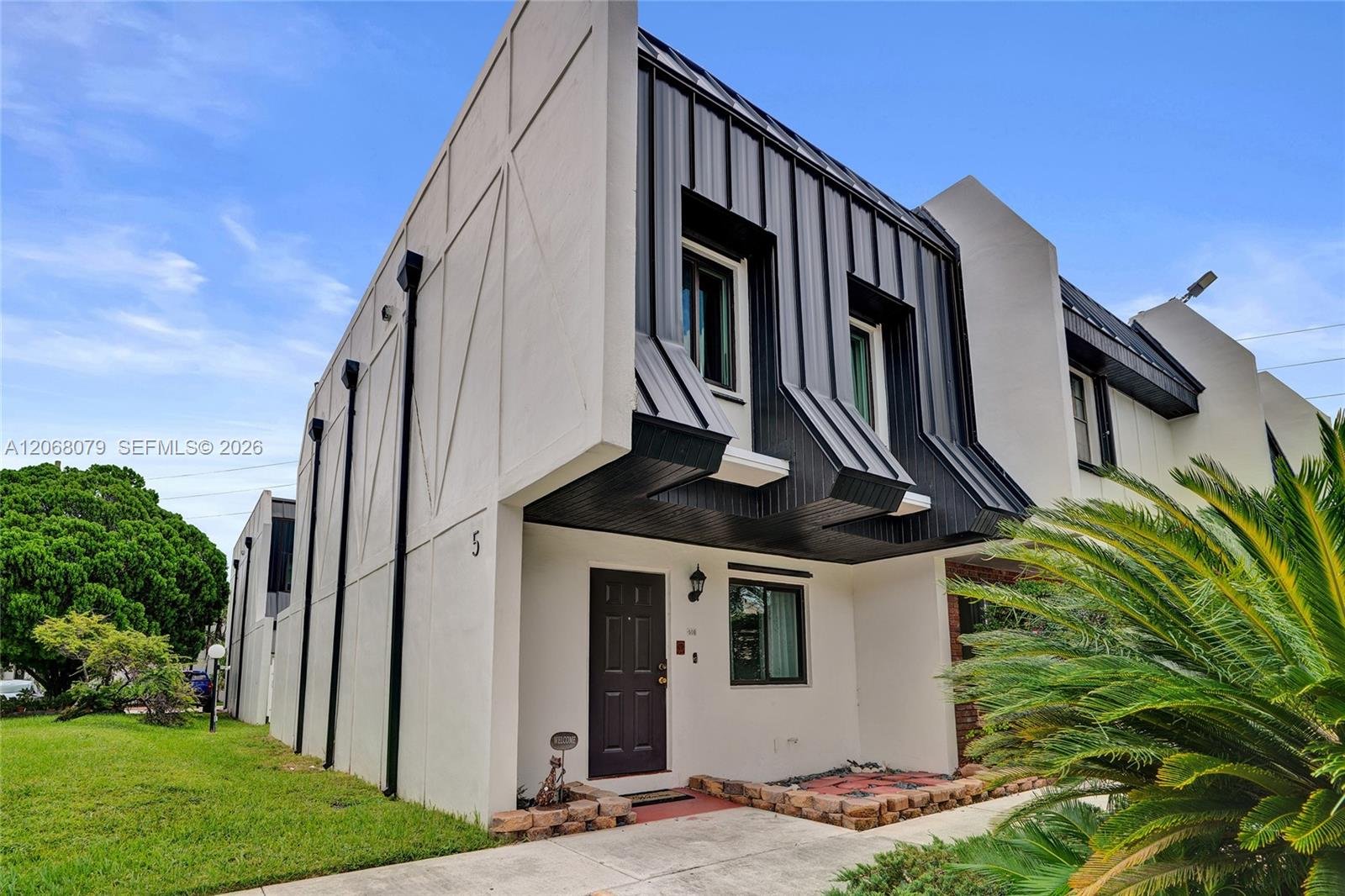Miami Townhome: 5555 Ludlam Rd # 46