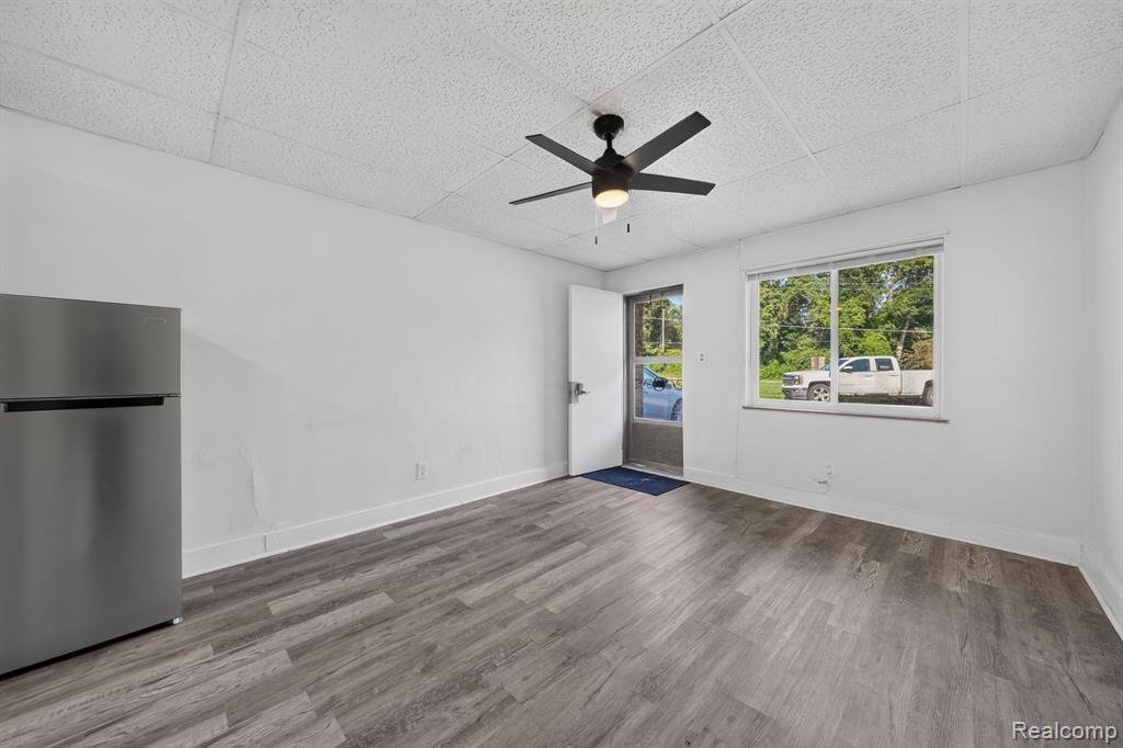 Holly Apartment: 16001 Dixie Highway