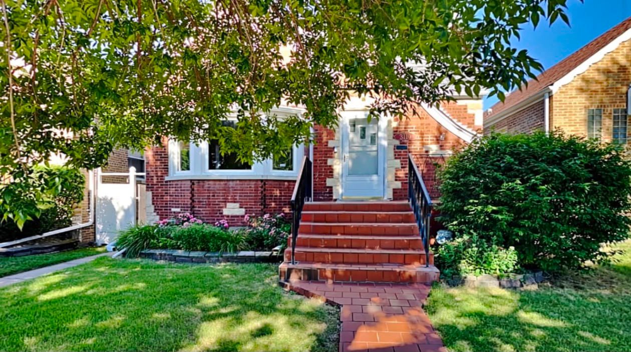 Chicago House: 3110 N Austin Ave,