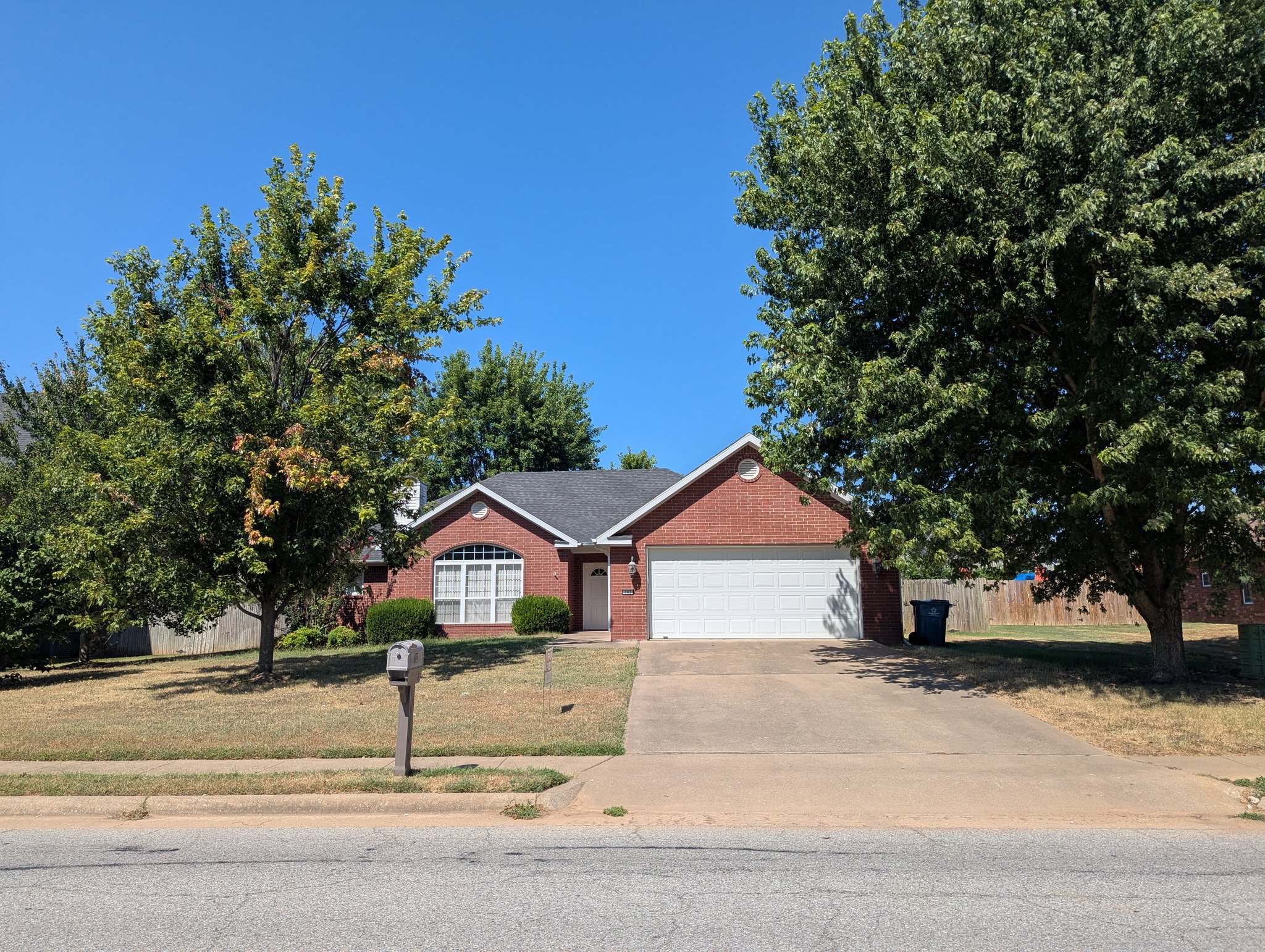 Bentonville House: 702 Tunbridge Dr