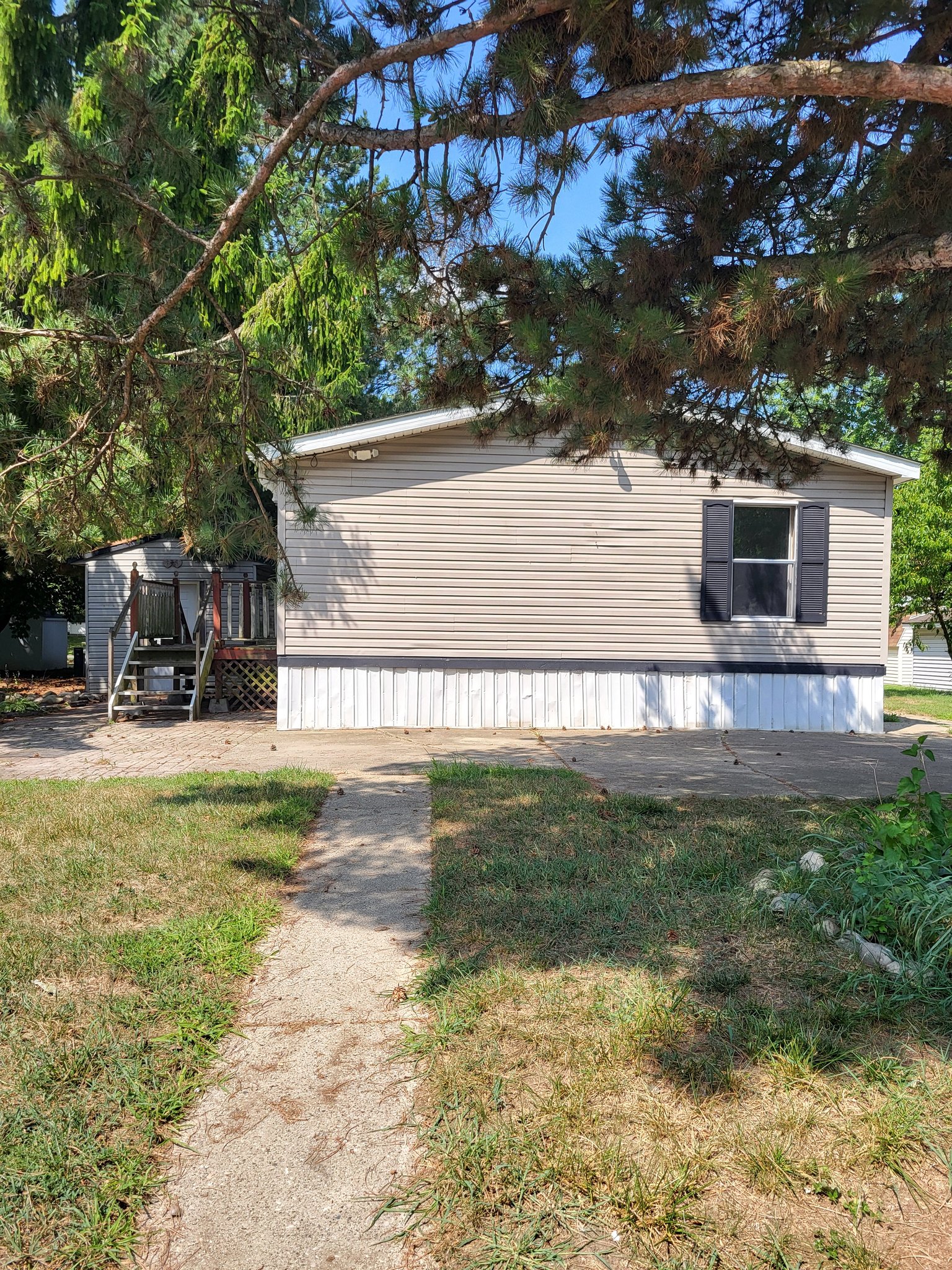 Milford House: 2013 Lovell Ct.