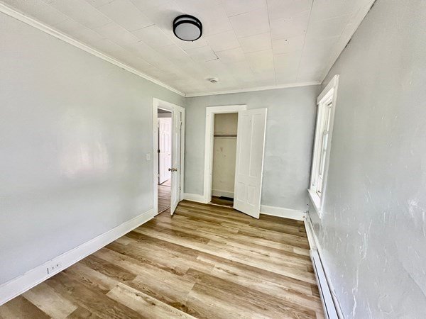 Charlton Apartment: 34 Worcester Rd