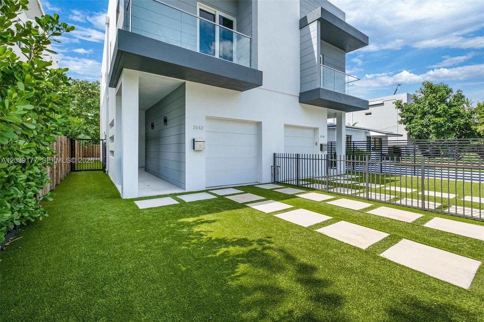 Miami Townhome: 3142 Carter St