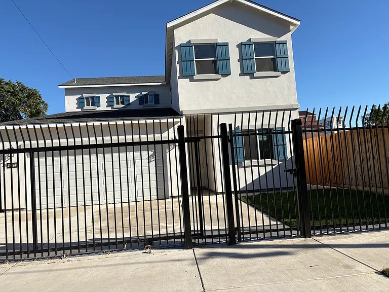 Stockton House: 414 E Fremont St