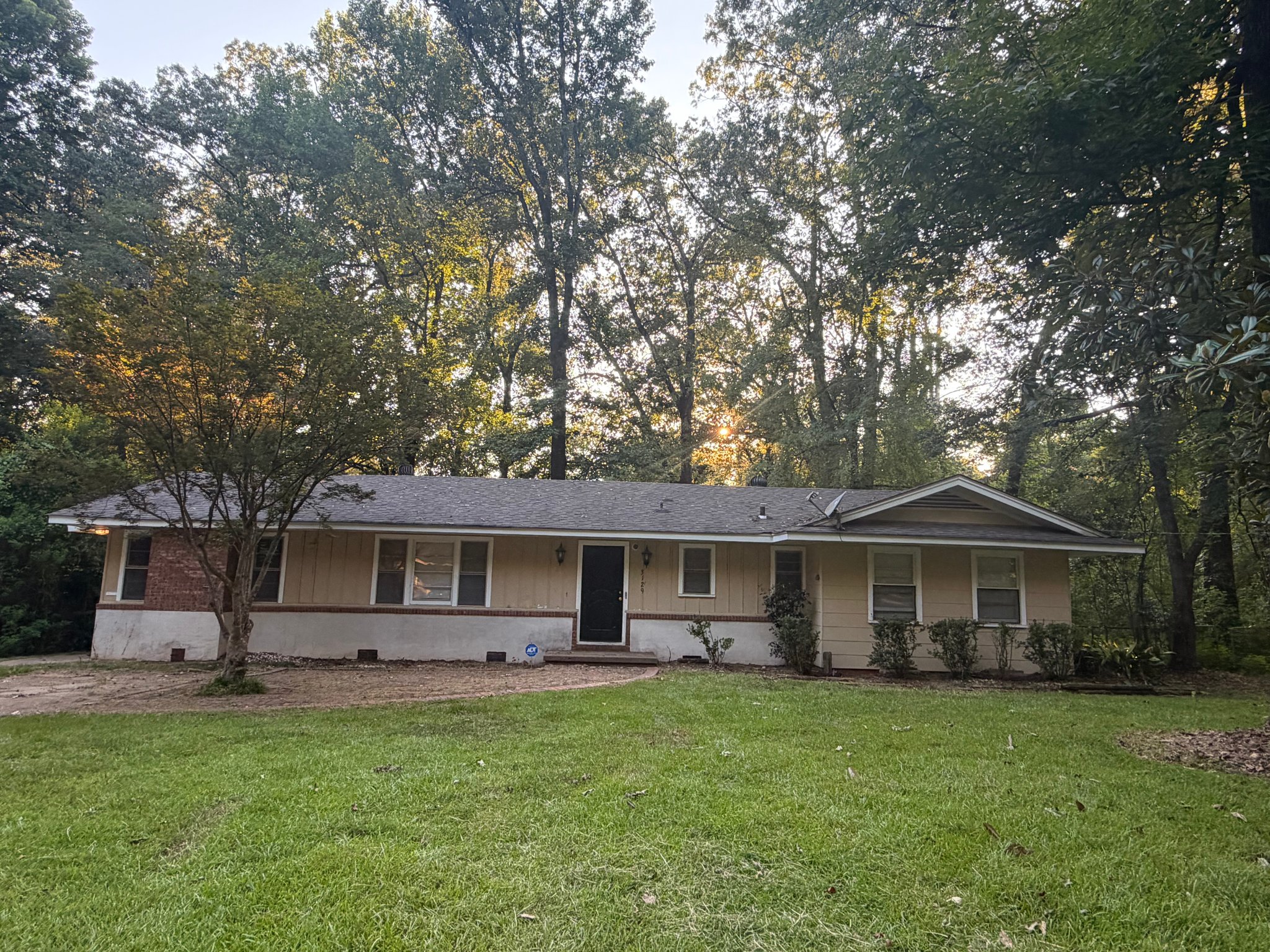 Jackson House: 3129 Adrienne Dr