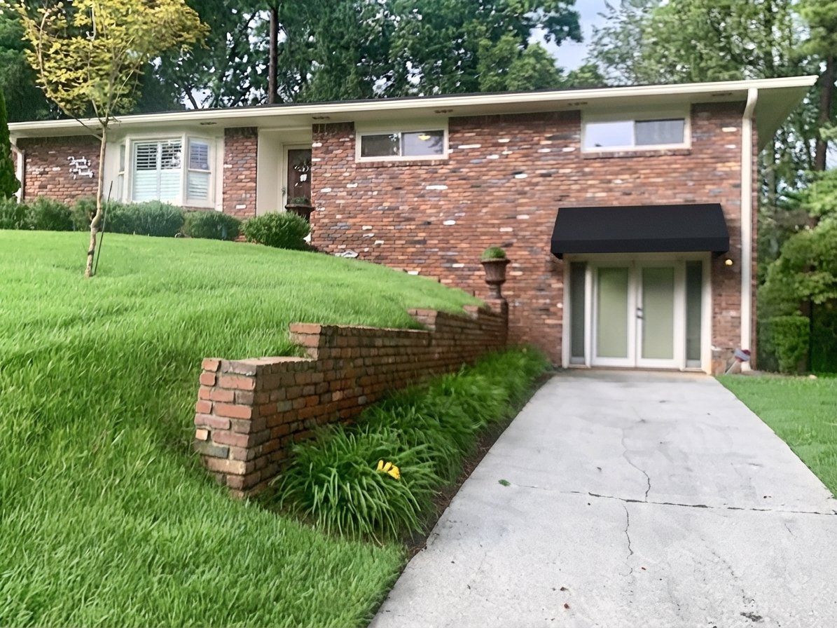 Atlanta House: 2320 Elmwood Dr SE