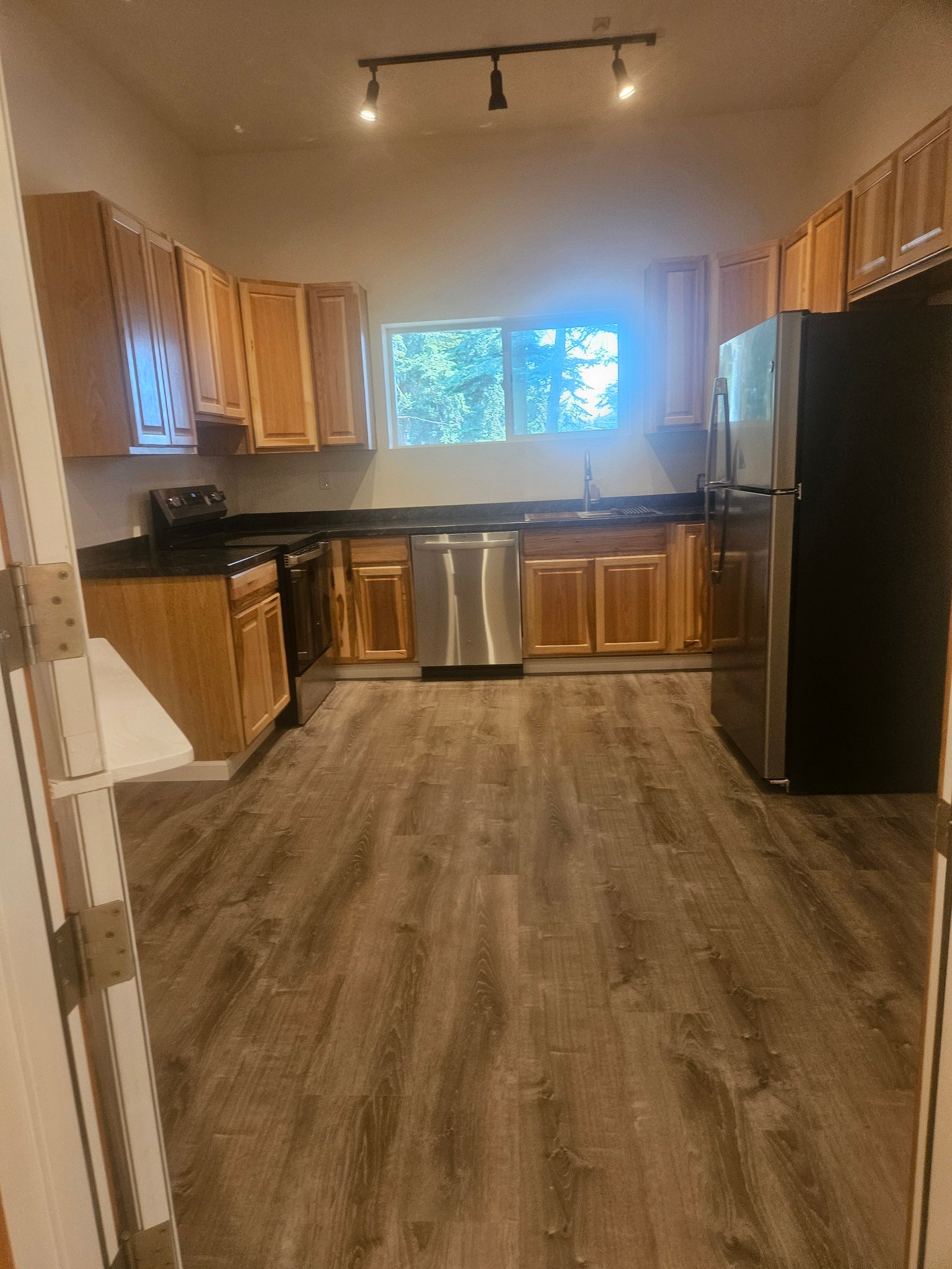 Greenbank Apartment: 715 Bakken Rd