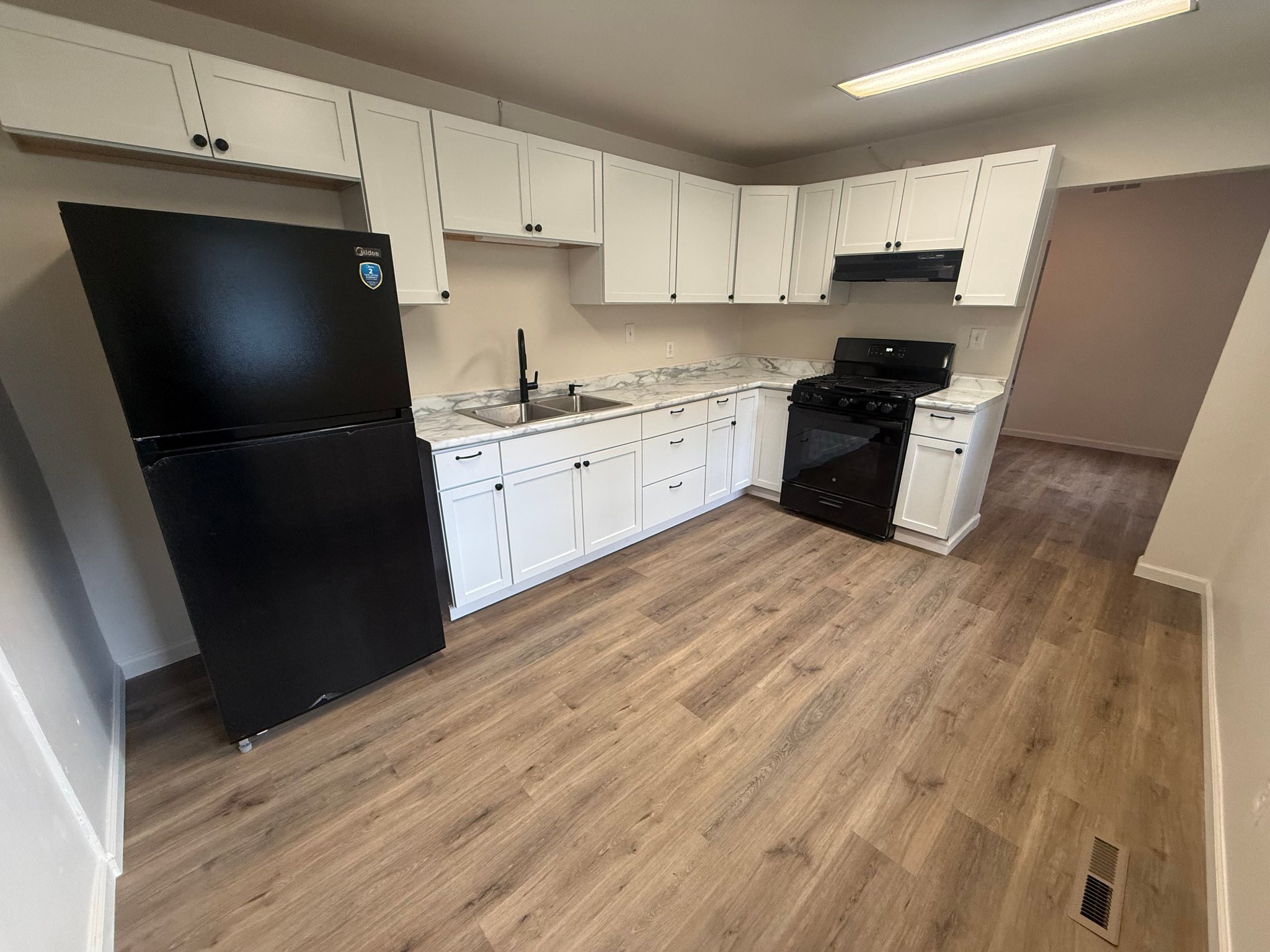 Peori House: 2332 N Ellis St