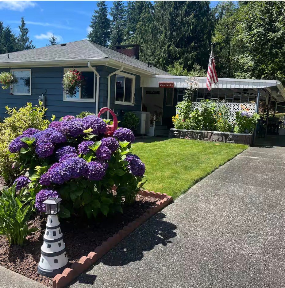 Raymond House: 1300 Crescent Street