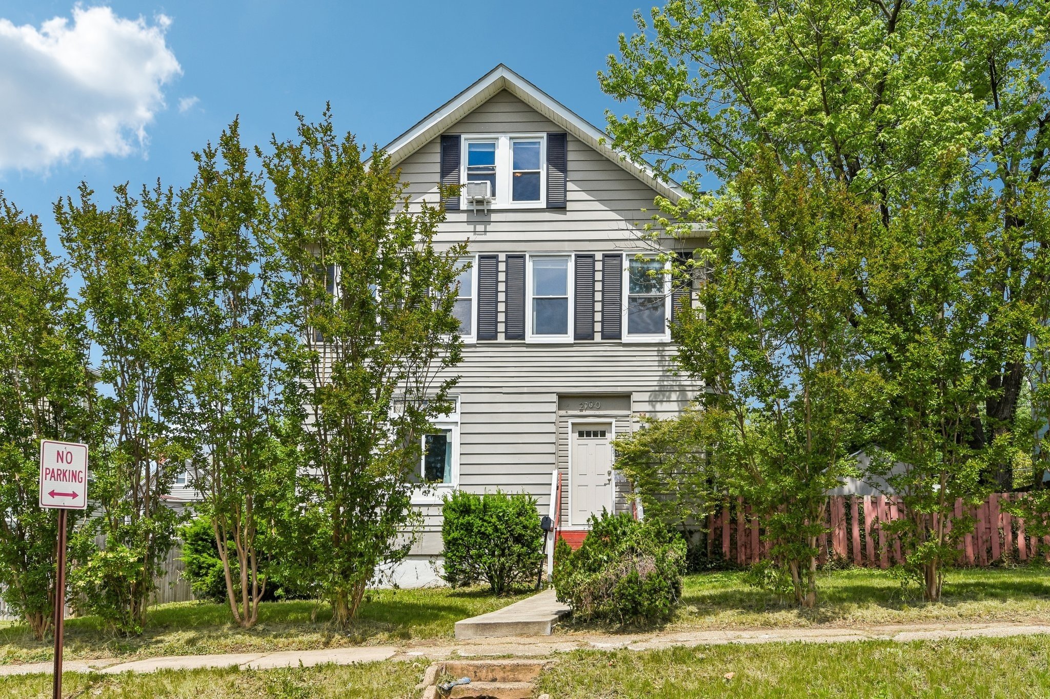 Baltimore House: 2700 Hamilton Ave