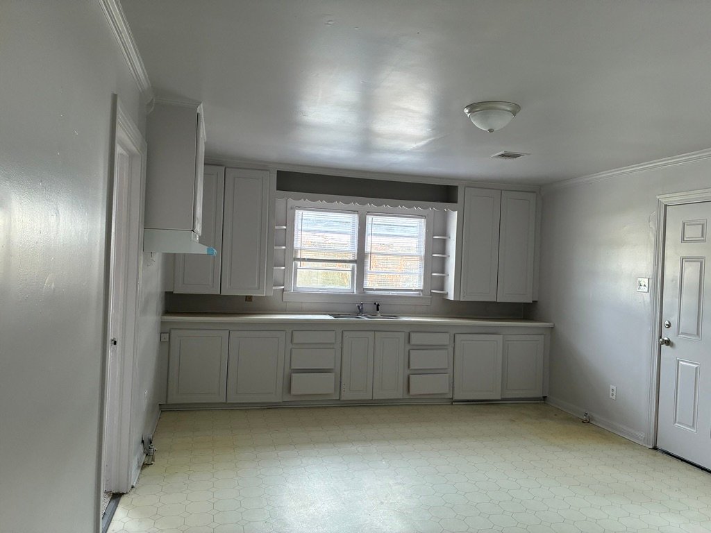 Lake Charles House: 904 Alamo
