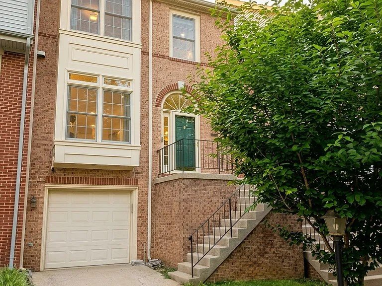 Fairfax Townhome: 11908 Matthews Ct
