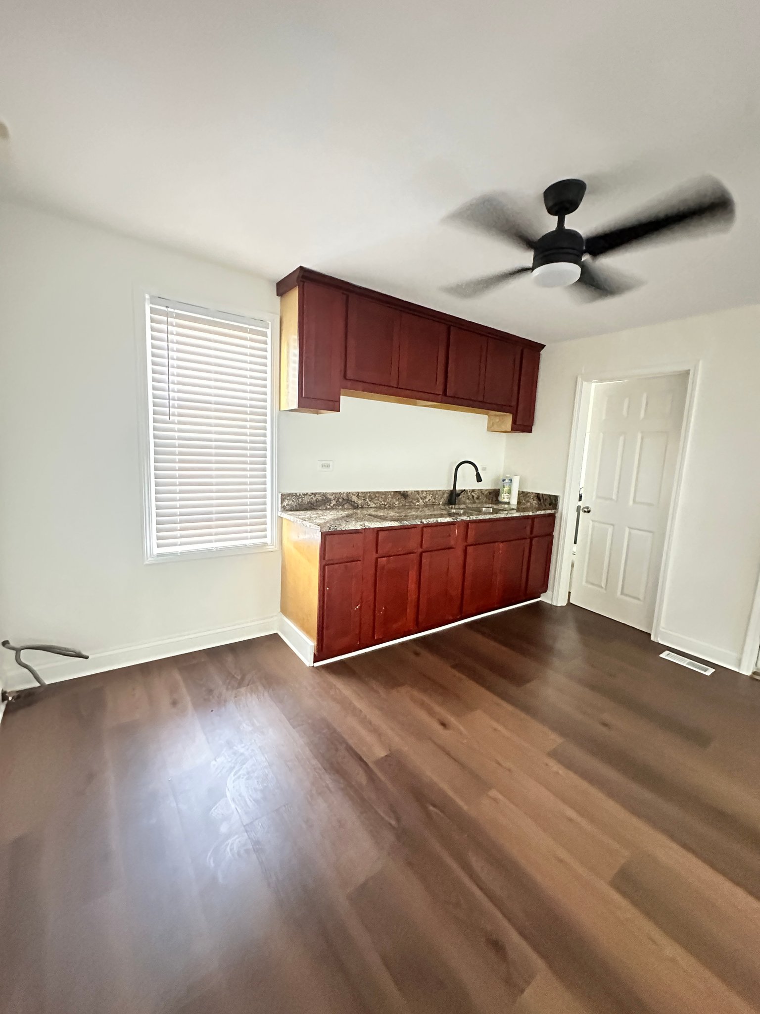 Chicago House: 7917 S Coles Ave
