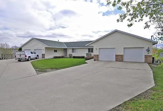 Faribault House: 829 Reed Ave