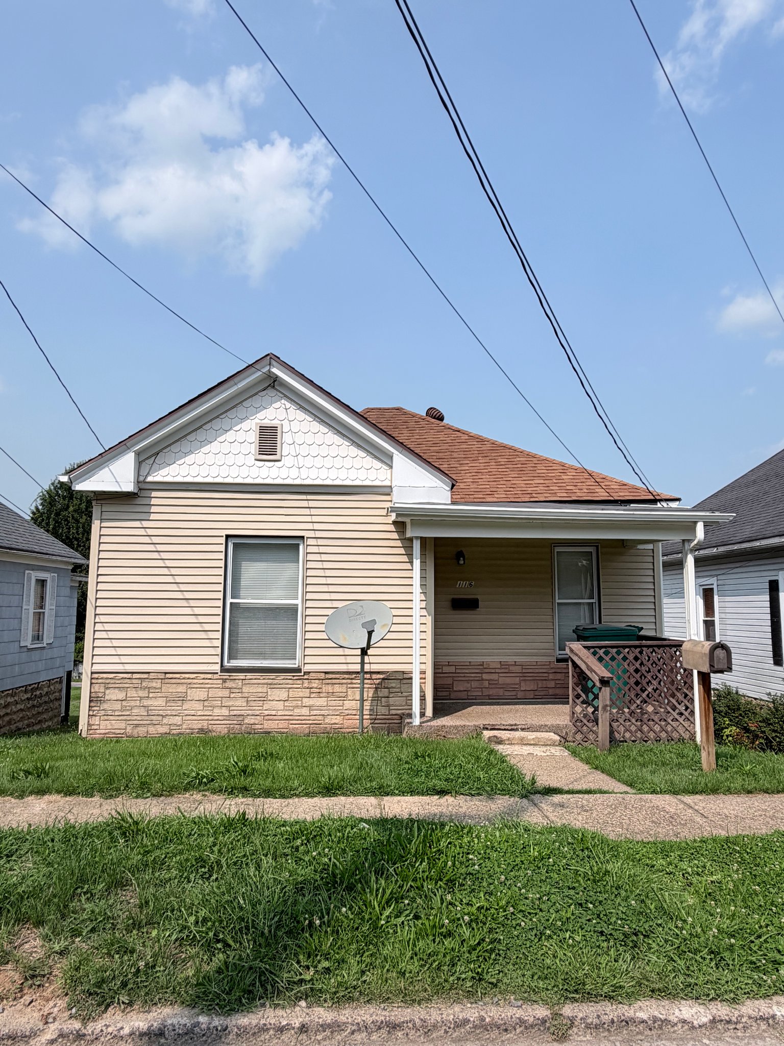 Clarksburg House: 116 W Woodland Ave