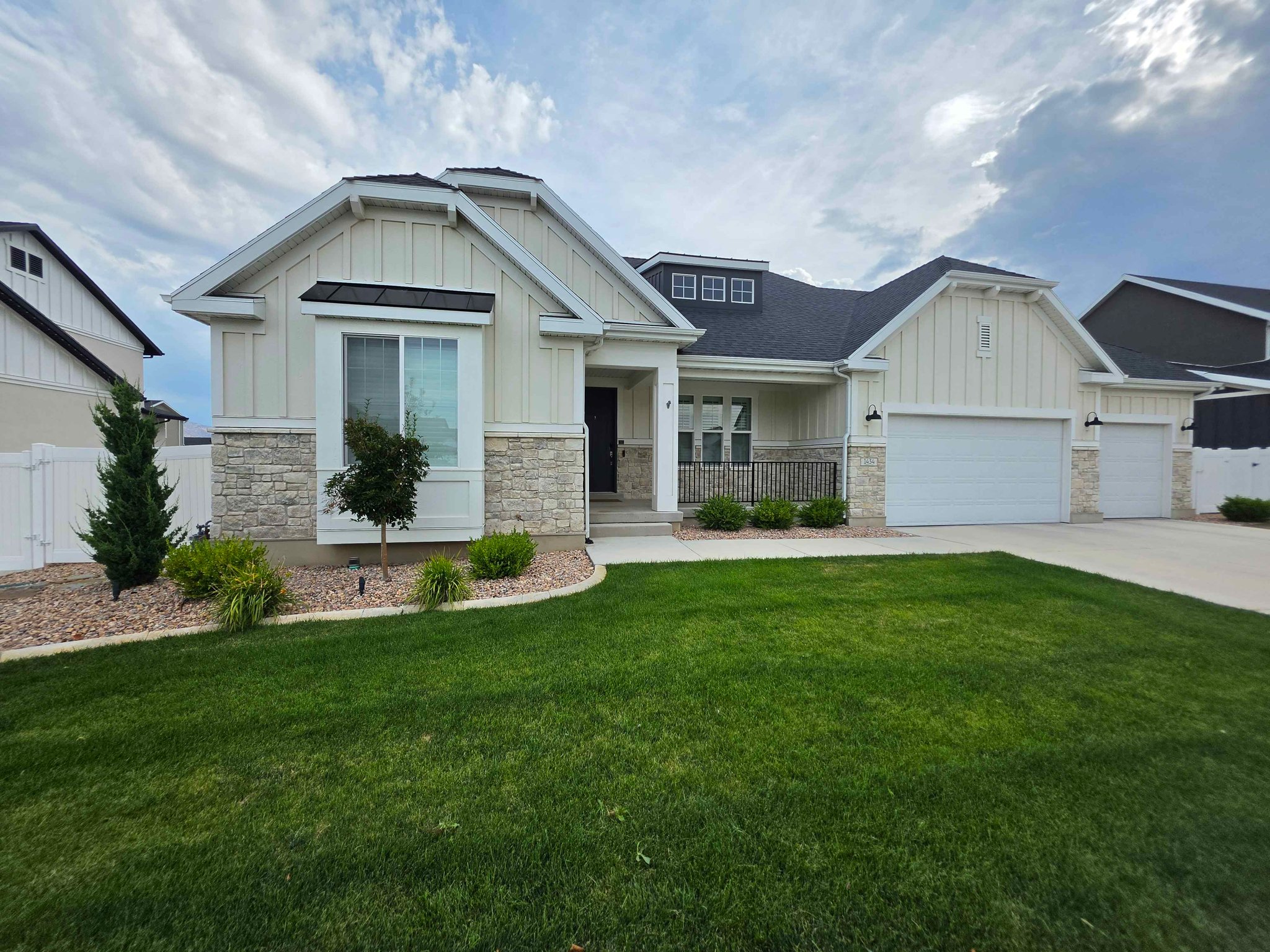 Eagle Mountain Single Room: 1434 E Erickson Knoll Ln