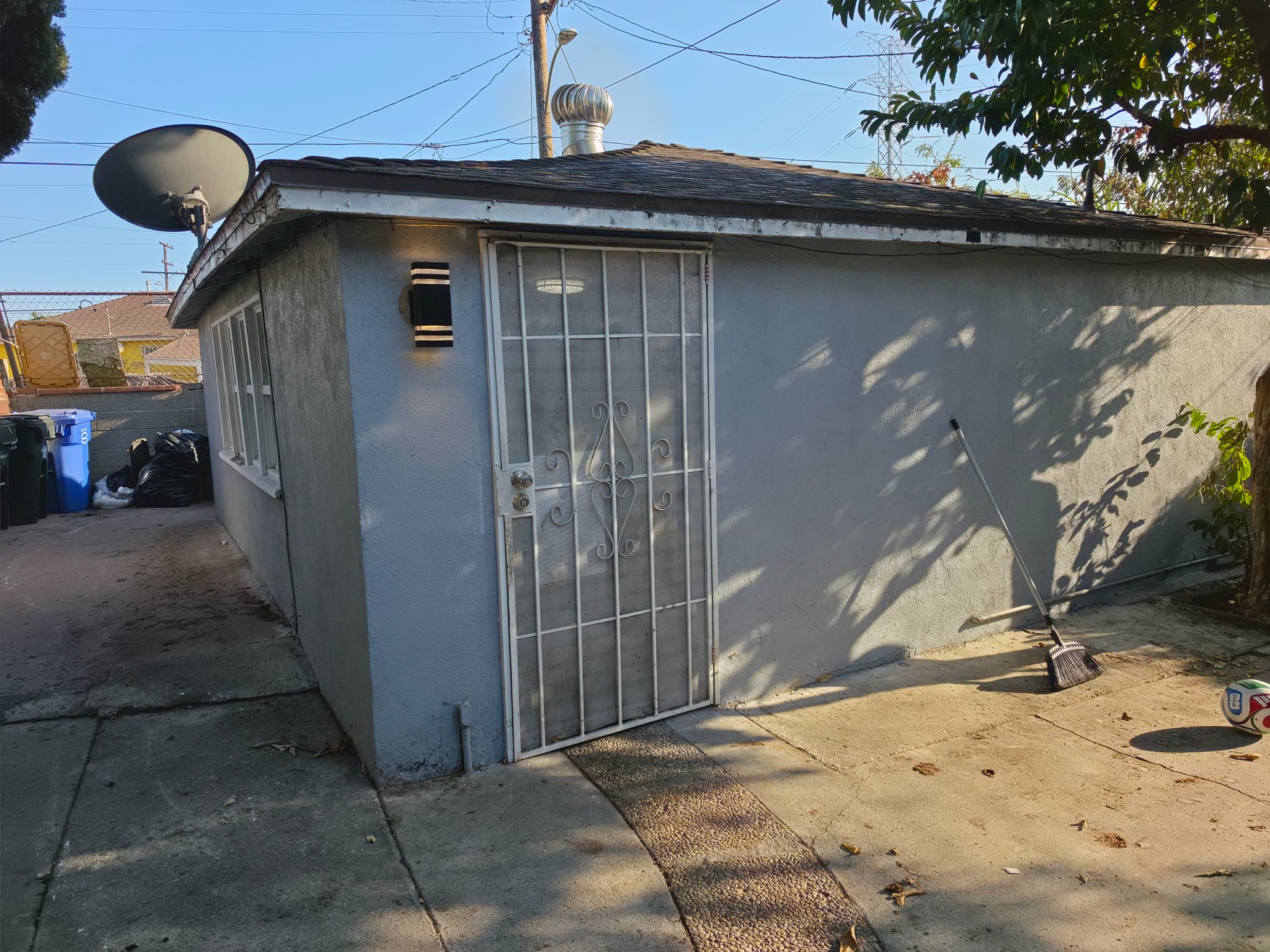 Los Angeles Single Room: 1318 W 119th St