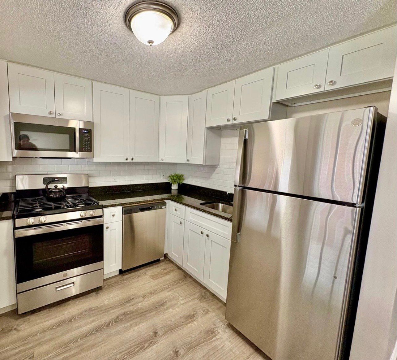 Somerset Apartment: 100 Shawomet Ave
