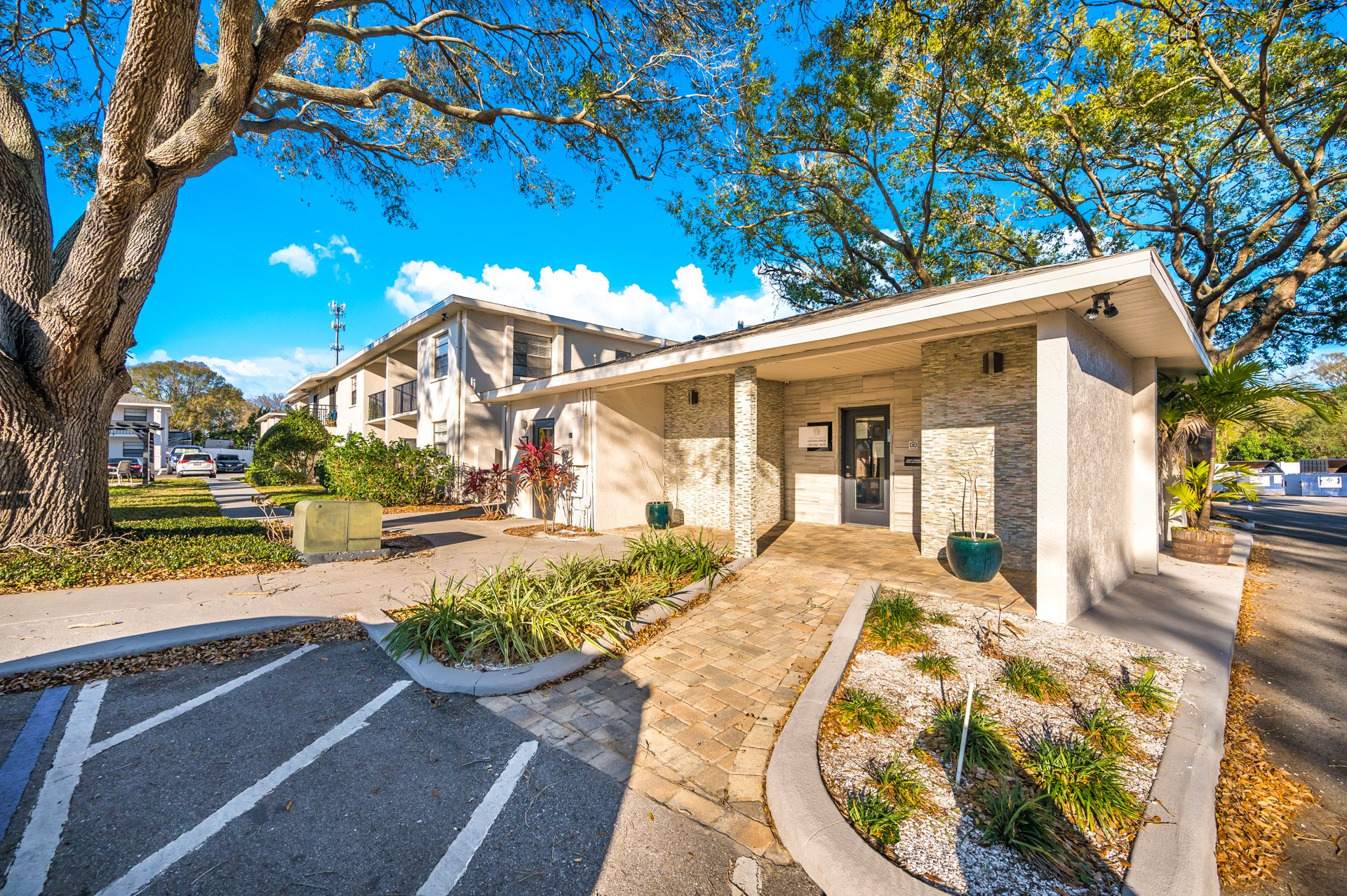Saint Petersburg Multiplex: 4201 49th St N