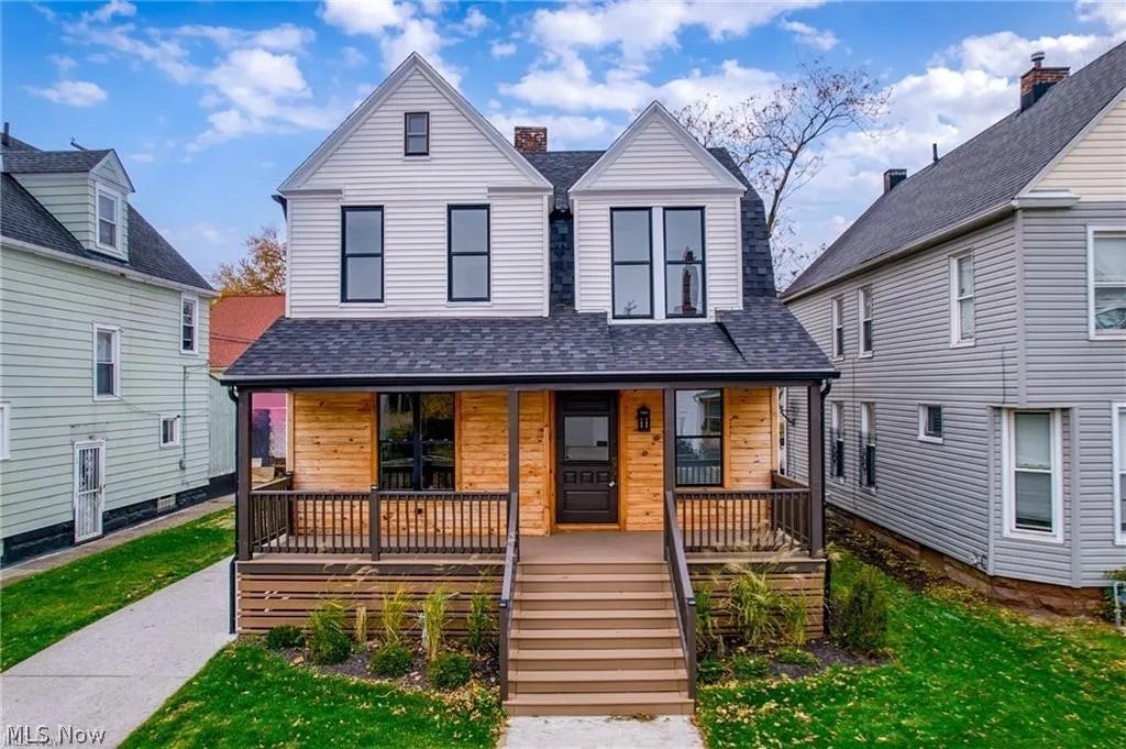 Cleveland House: 1422 W 77th St