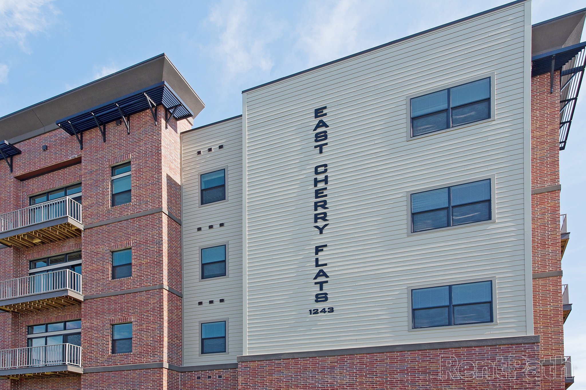Springfield Apartment: 1243 E Cherry ST