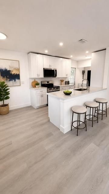 HOLLYWOOD House: 721 N 68 TER