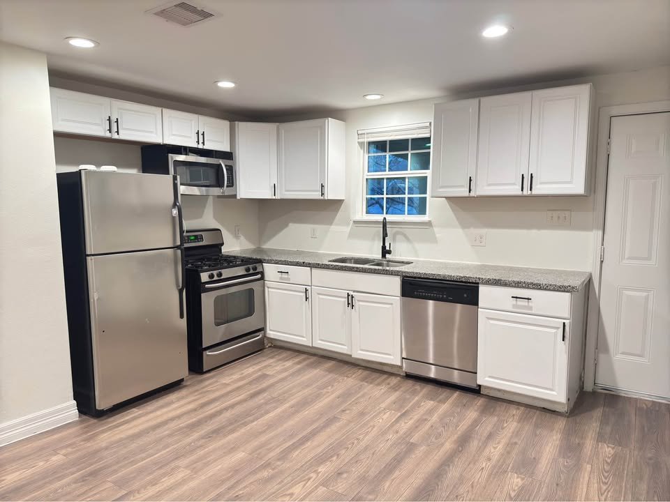 Stafford House: 122 oak st