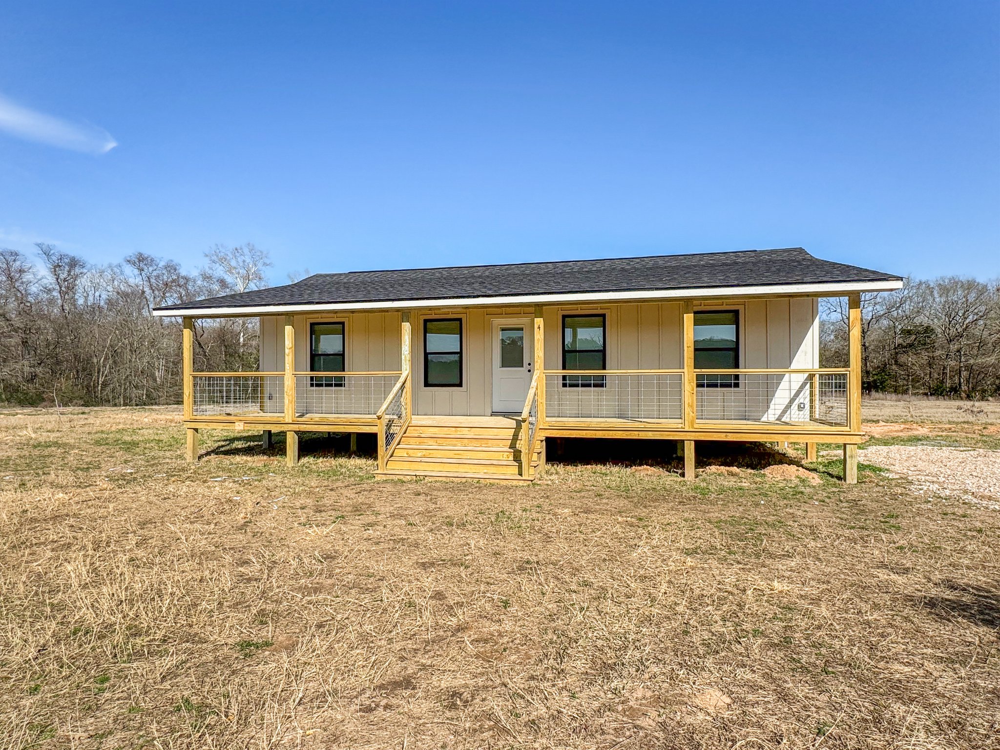 Leesburg House: 8869 State Highway 11 W