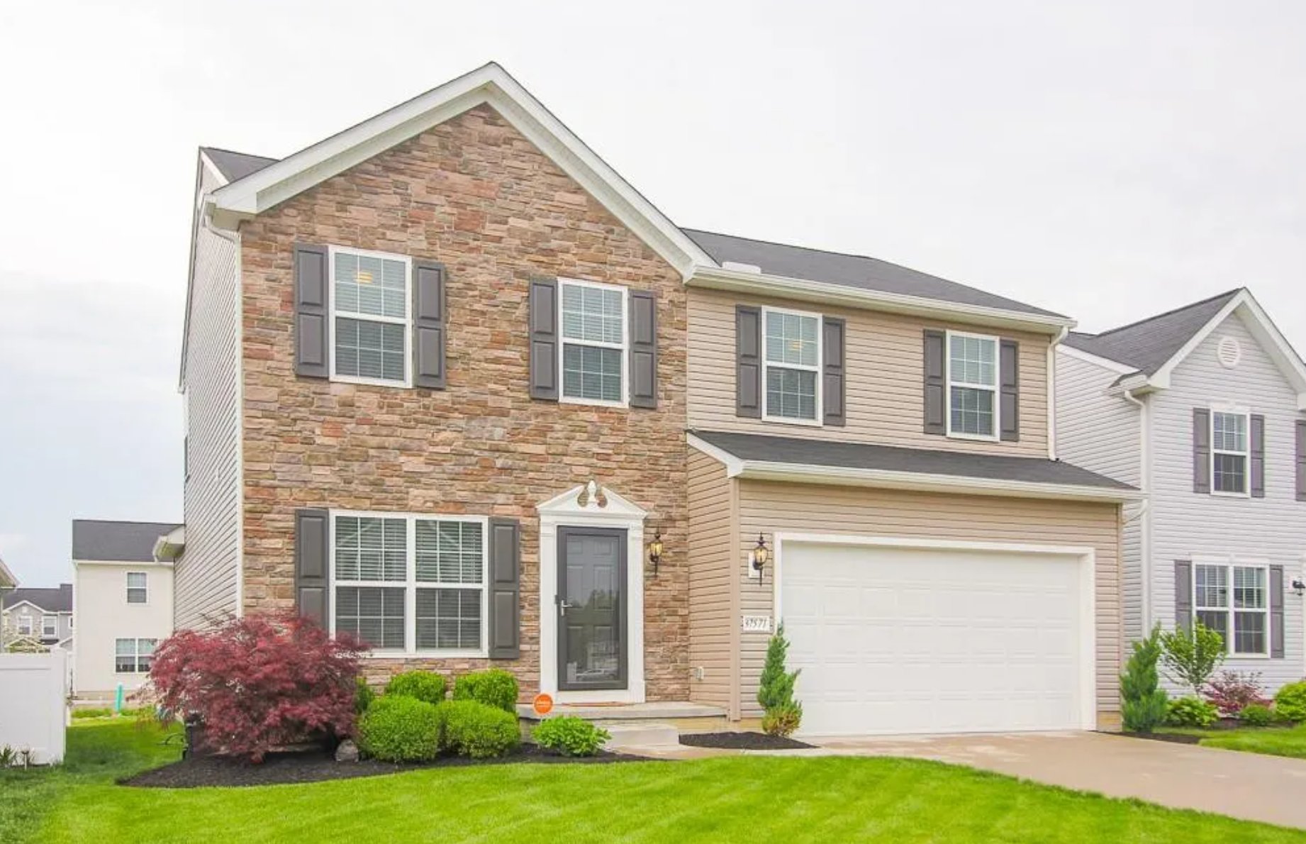 North Ridgeville House: 37571 Tail Feather Dr