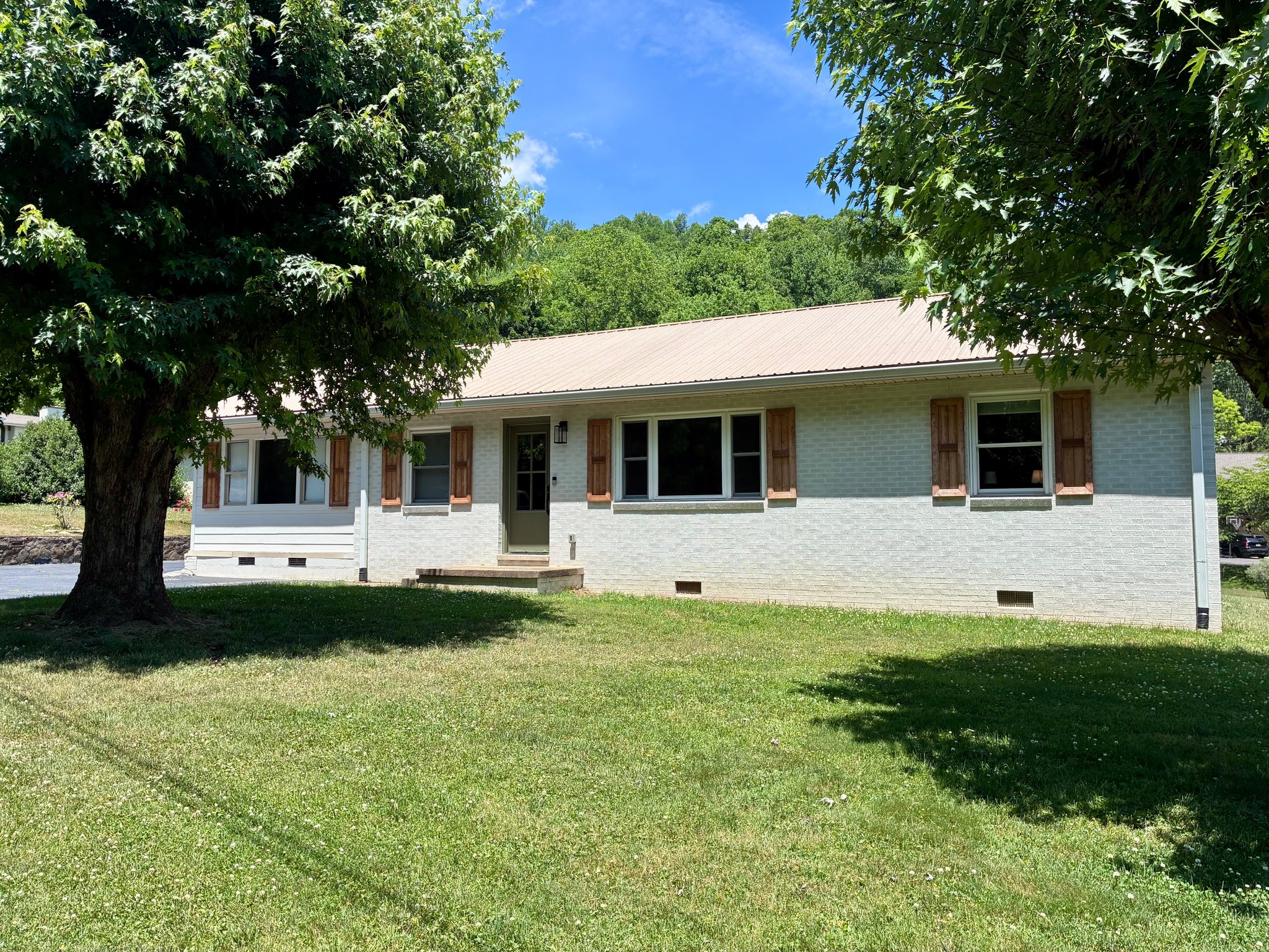 Sylva House: 286 Kitchens Branch Rd