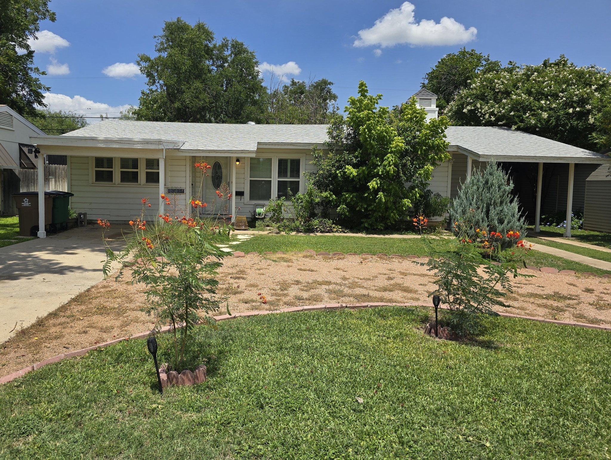 San Angelo House: 2516 W BEauregard