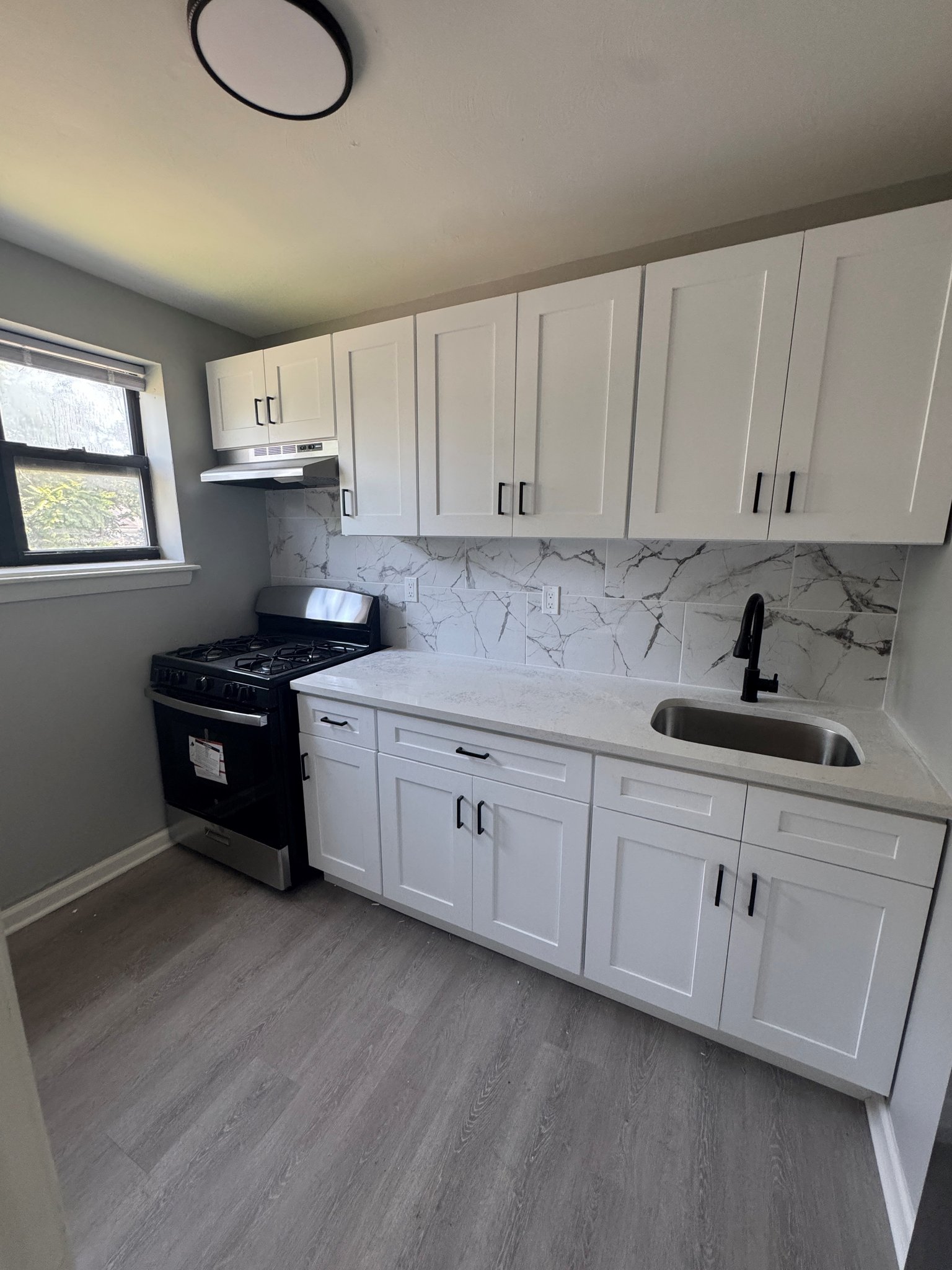 Hartford Apartment: 180 Earle Street
